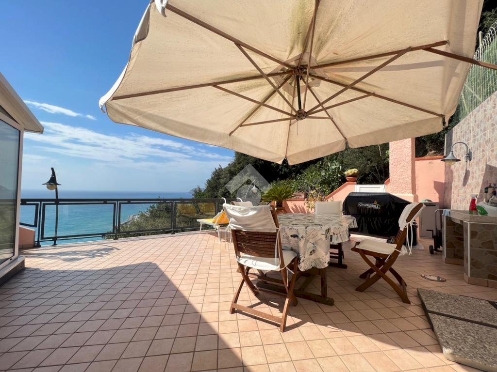 Four-room apartment Via Giorgio Byron, Alassio - photo 1