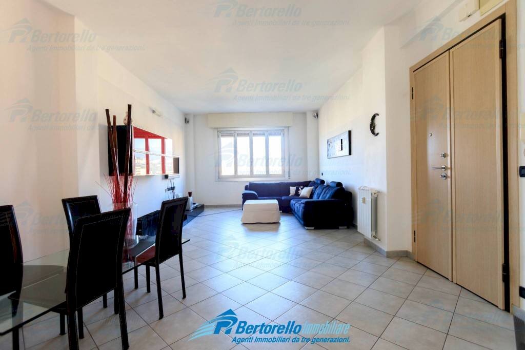 Three-room apartment Genova (neighborhood Sampierdarena) - photo 2