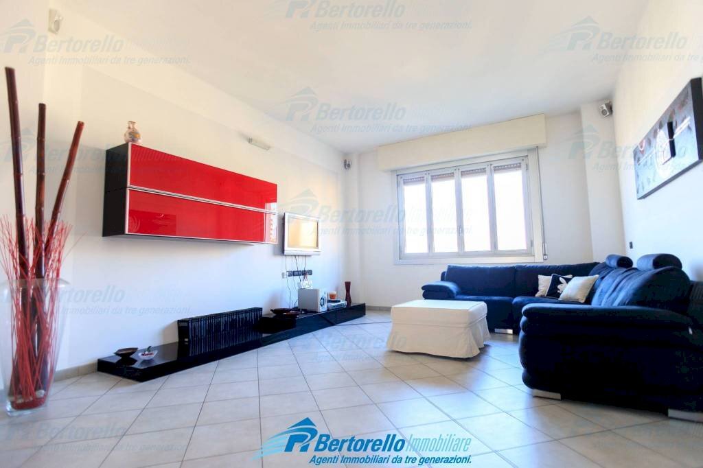 Three-room apartment Genova (neighborhood Sampierdarena) - photo 3