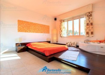 Three-room apartment Genova (neighborhood Sampierdarena) - photo 5