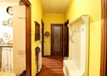 Hall / corridoio - Trilocale Via Cantine
 
19, Porto Ceresio - foto 17