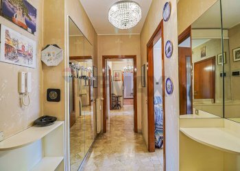 Hall / corridoio - Trilocale Luino - foto 3