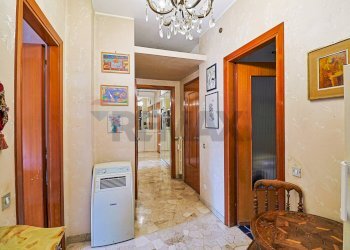 Hall / corridoio - Trilocale Luino - foto 14