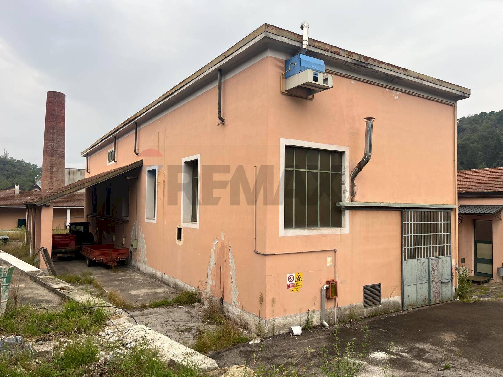 Casa all\'aperto - Capannone via Turati, Luino - foto 1