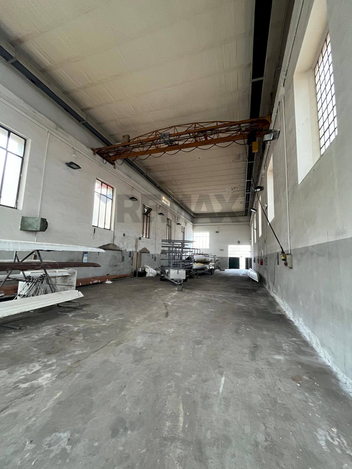 Parcheggio - Capannone via Turati, Luino - foto 3