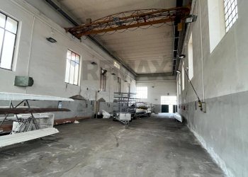 Parcheggio - Capannone via Turati, Luino - foto 3