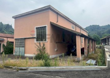 Casa all\'aperto - Capannone via Turati, Luino - foto 4