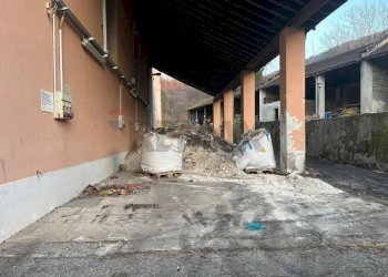 Casa all\'aperto - Capannone via Turati, Luino - foto 5