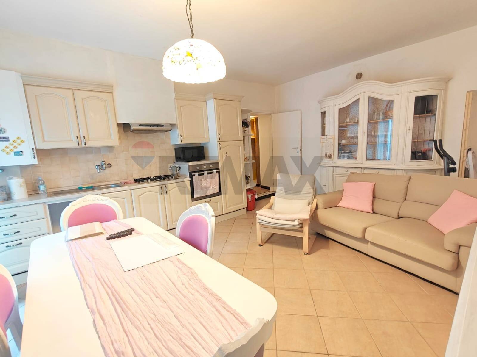 Sala da pranzo - Trilocale Via Chiesa
 
10, Caravate - foto 1