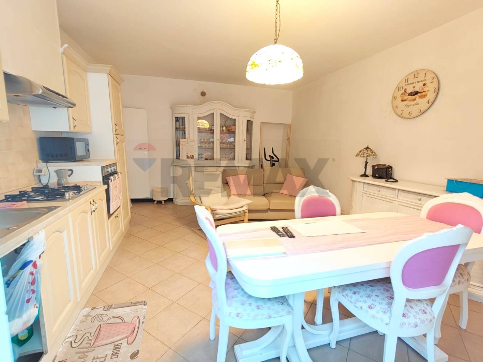 Sala da pranzo - Trilocale Via Chiesa
 
10, Caravate - foto 2