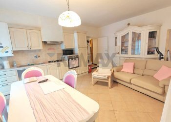 Sala da pranzo - Trilocale Via Chiesa
 
10, Caravate - foto 1