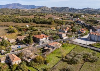 Vista delle montagne - Rustic Strada Statale 120 Rovittello CT
 
5, Castiglione di Sicilia - photo 11