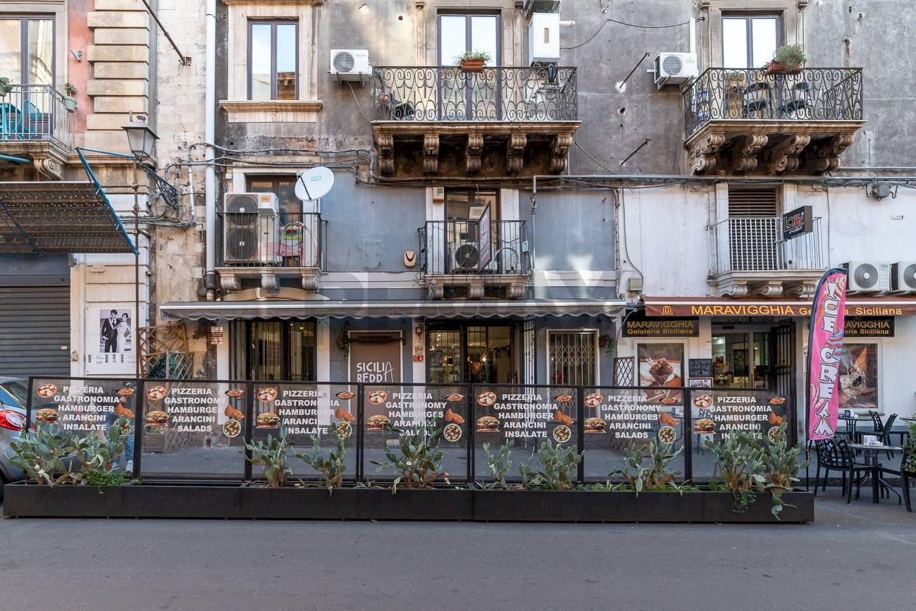 Edificio all\'aperto - Attività Commerciale Via Giuseppe Garibaldi
 
66, Catania - foto 3