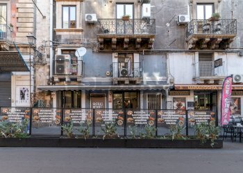 Edificio all\'aperto - Attività Commerciale Via Giuseppe Garibaldi
 
66, Catania - foto 3