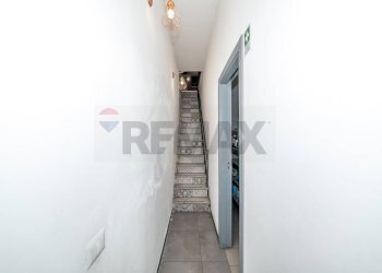 Scale - Attività Commerciale Via Giuseppe Garibaldi
 
66, Catania - foto 7