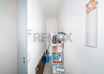 Hall / corridoio - Attività Commerciale Via Giuseppe Garibaldi
 
66, Catania - foto 8