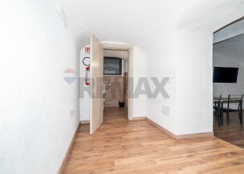 Stanza vuota - Attività Commerciale Via Giuseppe Garibaldi
 
66, Catania - foto 9