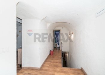 Hall / corridoio - Attività Commerciale Via Giuseppe Garibaldi
 
66, Catania - foto 11