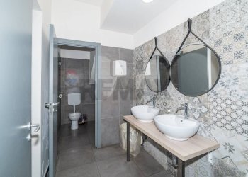 Bagno - Attività Commerciale Via Giuseppe Garibaldi
 
66, Catania - foto 26