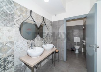 Bagno - Attività Commerciale Via Giuseppe Garibaldi
 
66, Catania - foto 27