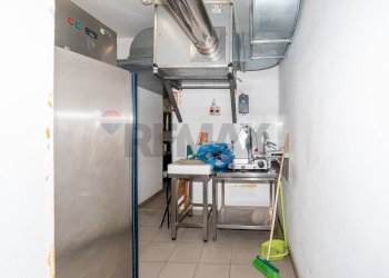 Cucina - Attività Commerciale Via Giuseppe Garibaldi
 
66, Catania - foto 32