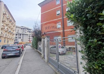 Edificio all\'aperto - Ufficio Via Ivrea
 
4, Gallarate - foto 1