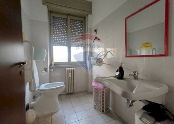 Bagno - Ufficio Via Ivrea
 
4, Gallarate - foto 15