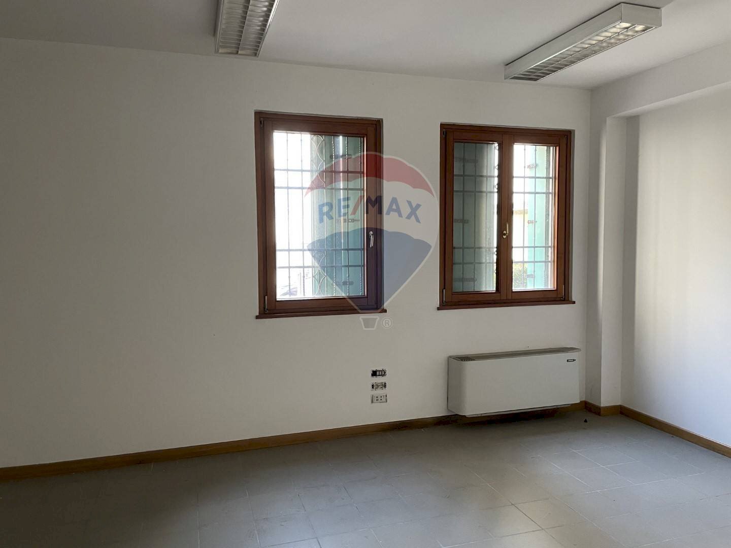 Stanza vuota - Negozio Via Cavour, Belluno - foto 3