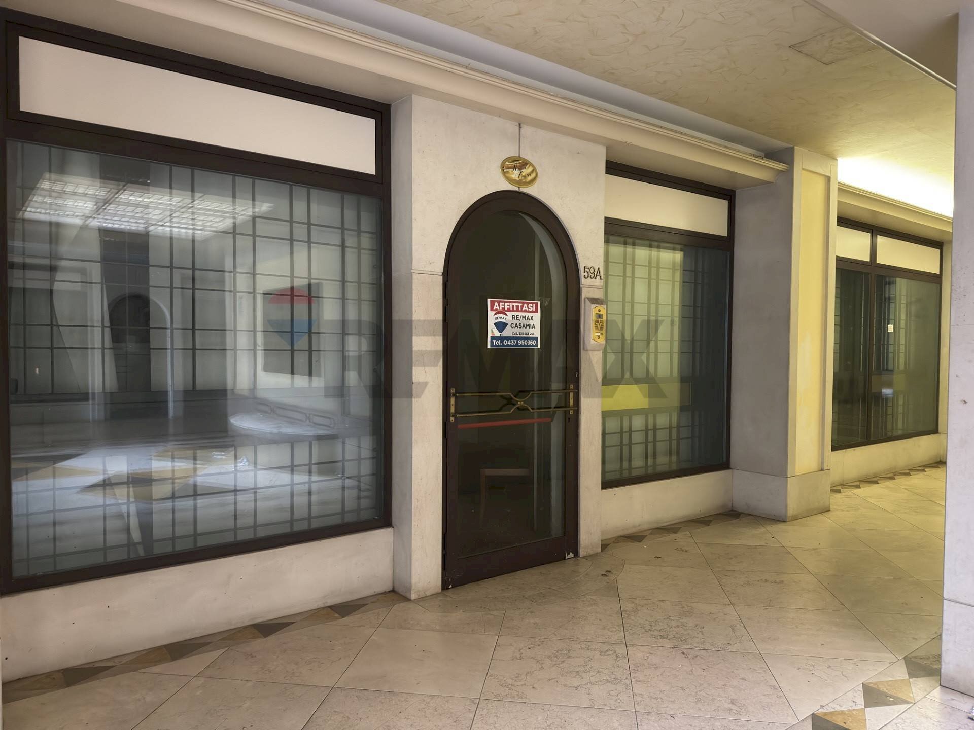 Edificio all\'aperto - Negozio Via Cavour, Belluno - foto 1