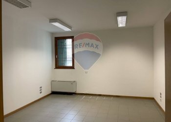 Stanza vuota - Negozio Via Cavour, Belluno - foto 4