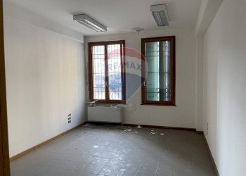 Stanza vuota - Negozio Via Cavour, Belluno - foto 5