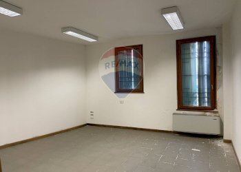 Stanza vuota - Negozio Via Cavour, Belluno - foto 6