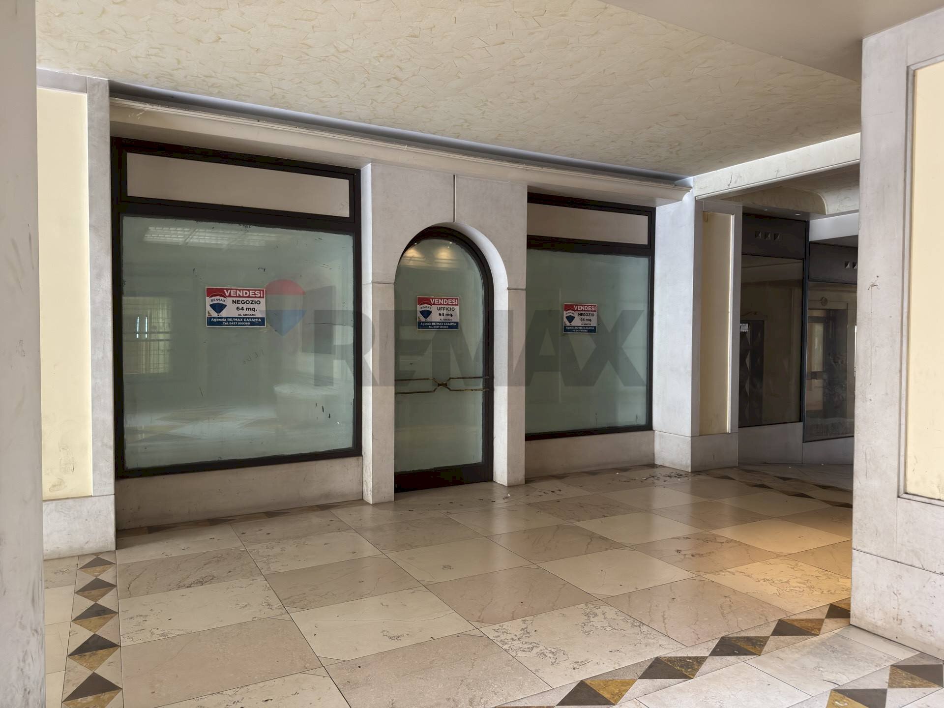 Ricezione / Lobby - Shop Via Cavour, Belluno - photo 1