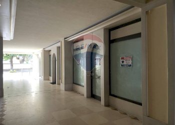 Ricezione / Lobby - Negozio Via Cavour, Belluno - foto 2