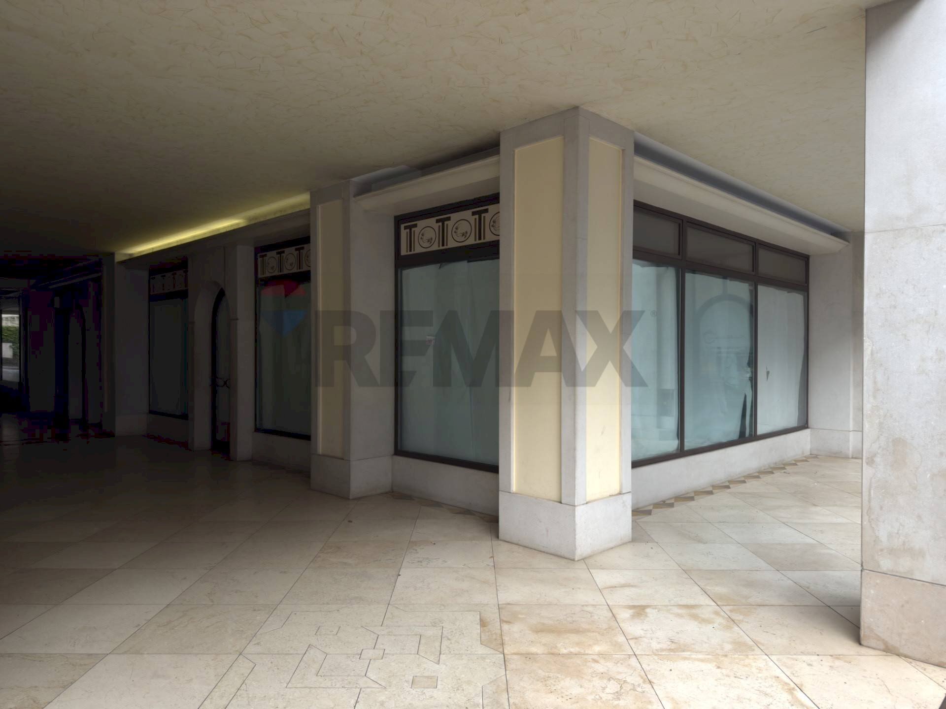 Terrazza - Shop Via Cavour, Belluno - photo 2