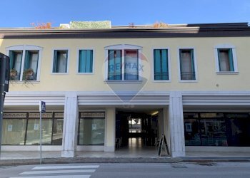 Edificio all\'aperto - Negozio Via Cavour, Belluno - foto 3