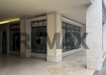 Edificio all\'aperto - Negozio Via Cavour
114, Belluno - foto 2