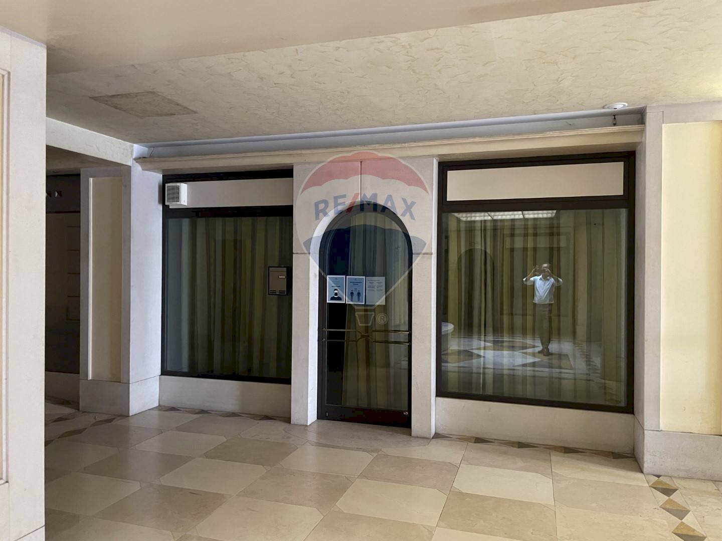 Ricezione / Lobby - Negozio Via Cavour
 
snc, Belluno - foto 1