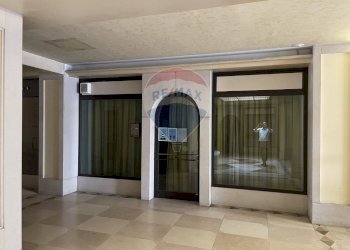 Ricezione / Lobby - Negozio Via Cavour
 
snc, Belluno - foto 1