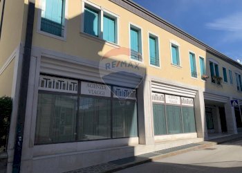 Edificio all\'aperto - Negozio Via Cavour
 
snc, Belluno - foto 3