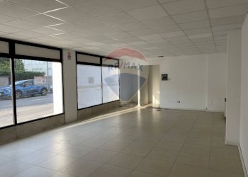 Stanza vuota - Negozio Via Cavour, Belluno - foto 4