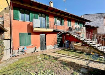 Facciata - Trilocale via Pinchia, Riva presso Chieri - foto 1