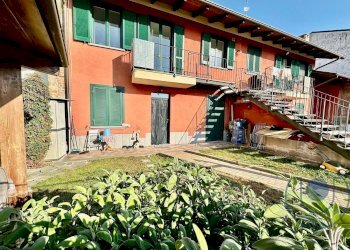 Facciata - Trilocale via Pinchia, Riva presso Chieri - foto 2