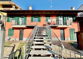 Facciata - Trilocale via Pinchia, Riva presso Chieri - foto 3