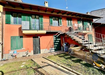 Facciata - Trilocale via Pinchia, Riva presso Chieri - foto 4