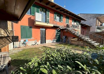 Facciata - Trilocale via Pinchia, Riva presso Chieri - foto 7