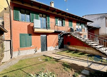 Facciata - Trilocale via Pinchia, Riva presso Chieri - foto 9