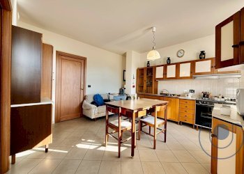 soggiorno con cucinotto - Trilocale via Pinchia, Riva presso Chieri - foto 10