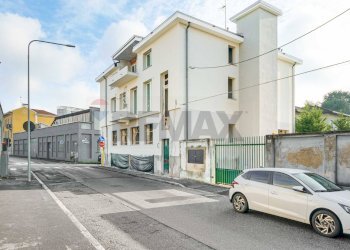 Edificio all\'aperto - Villa Bifamiliare via Bellini
 
17, Busto Arsizio - foto 1