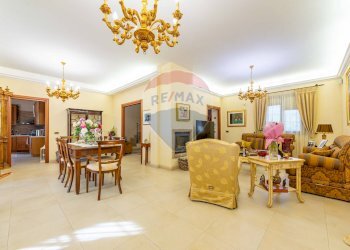 Sala da pranzo - Villa Via Ferrata
 
1, Oricola - foto 2